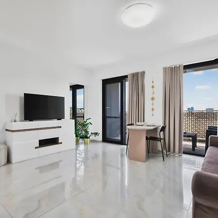 Luxe Private - Balcony & View